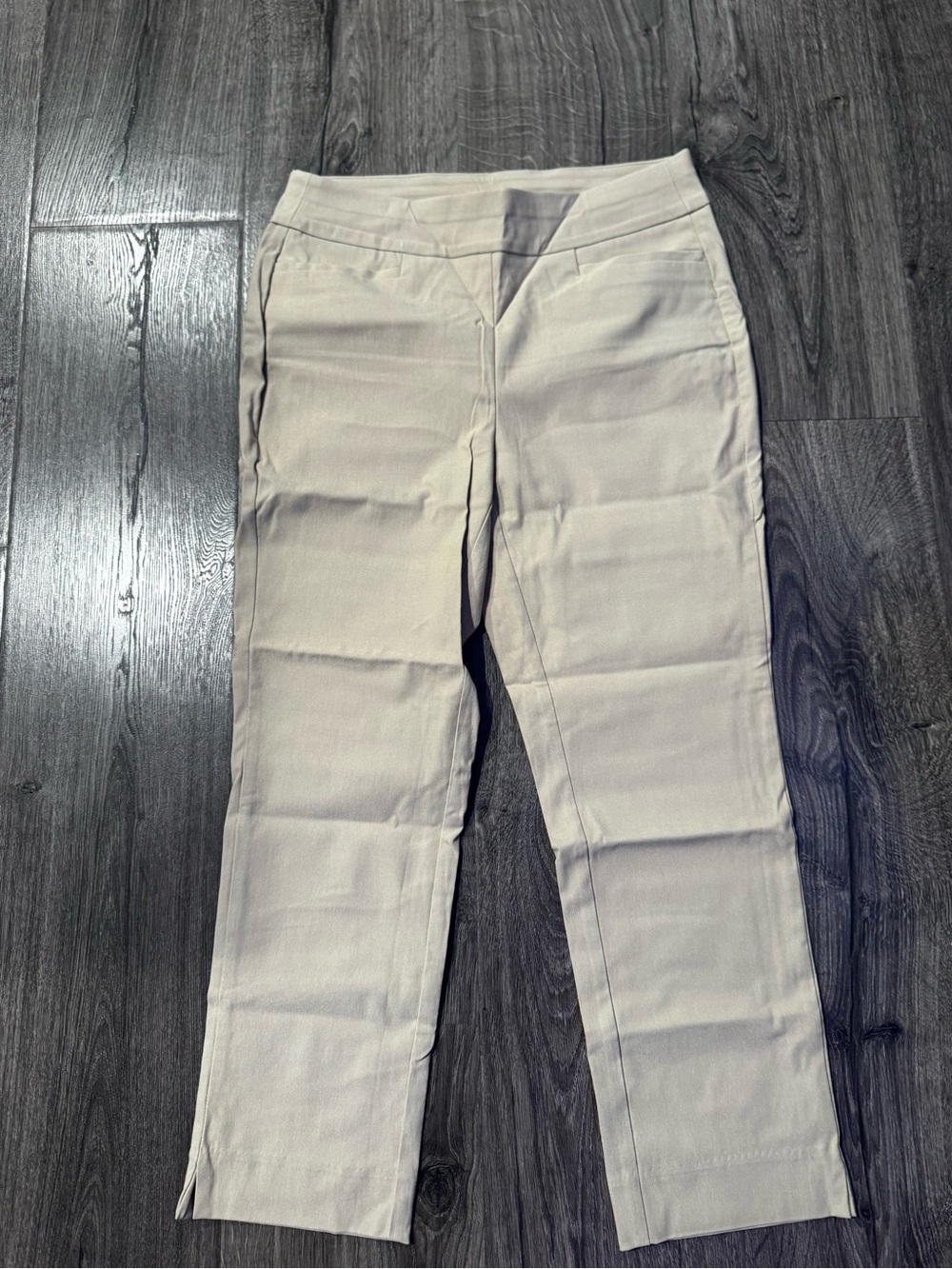 Chico's Lightweight Khaki tan cream Tone Pants size 2 women ankle Capri pants